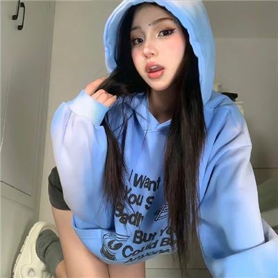 云雾笼罩的山峰